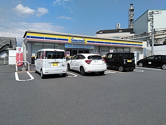 コンビニ　ミニストップ 富士原田南店（コンビニ）まで731m