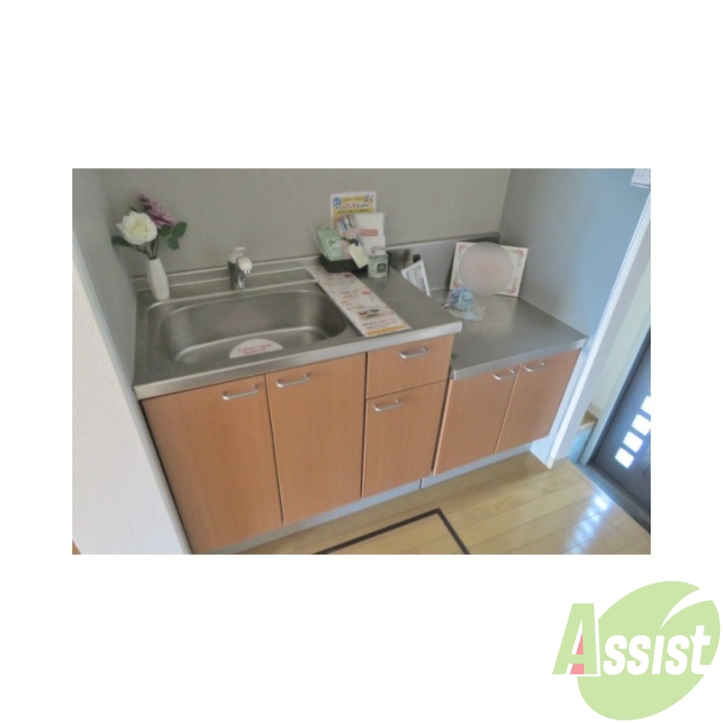 キッチン　キッチンは一人暮らしには十分なサイズですね。