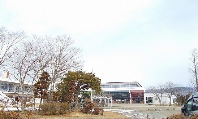 小学校　柴田町立槻木小学校（小学校）まで700m