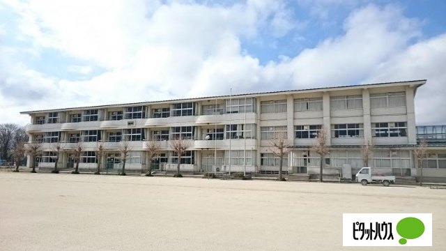 中学校　君津市立八重原中学校（中学校）まで1796m