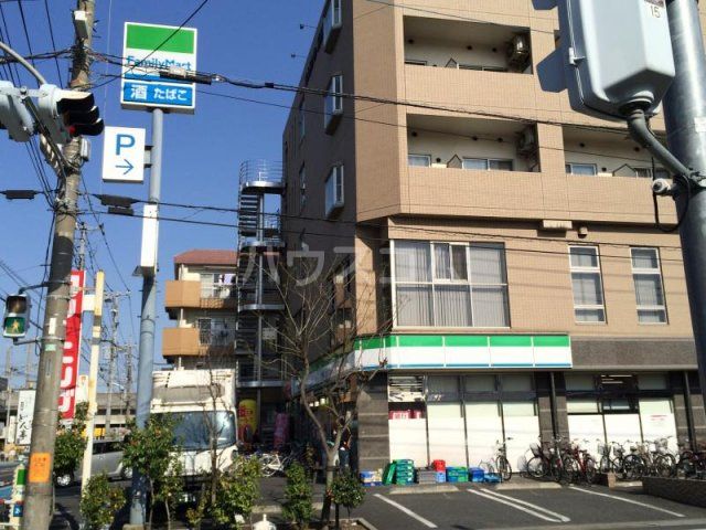コンビニ　ファミリーマート戸田駅西口店（コンビニ）まで513m