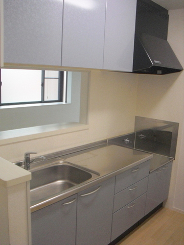 キッチン　リビングを望む対面式キッチン　ガス２口設置可