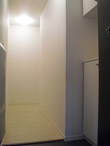 玄関　玄関にはシューズボックスあり