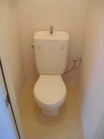 トイレ　清潔感あるトイレ　ウォシュレット設置済