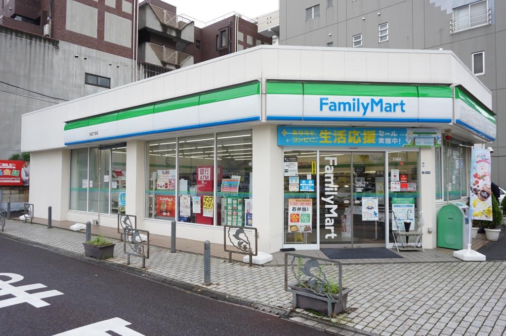 コンビニ　ファミリーマート 柏五丁目店（コンビニ）まで592m