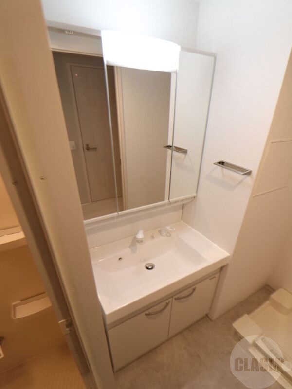 洗面設備　明るいシャンプードレッサー