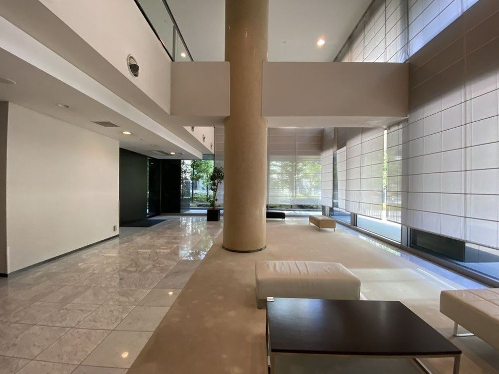 ロビー　落ち着いたロビーです