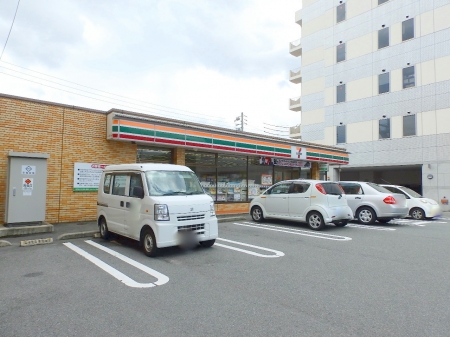 コンビニ　セブンイレブン　泉都町店（コンビニ）まで332m
