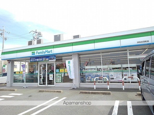 コンビニ　ファミリーマート（コンビニ）まで67m