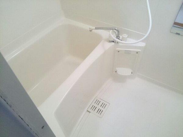 バス・シャワールーム　浴室乾燥機、追い焚き機能付きバス！