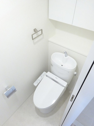 トイレ　温水洗浄便座付き♪