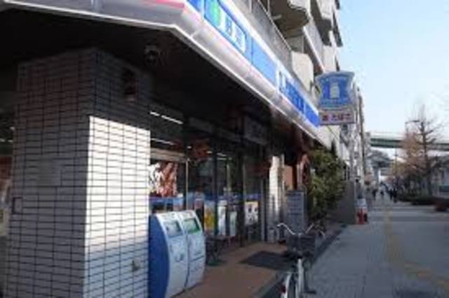 コンビニ　ローソン築港三丁目店（コンビニ）まで56m