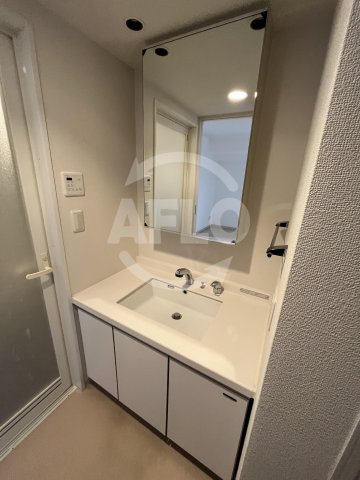 洗面設備　レジディア心斎橋ウエスト　独立洗面台