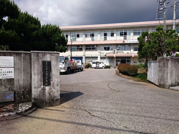 中学校　高知市立城北中学校（中学校）まで524m