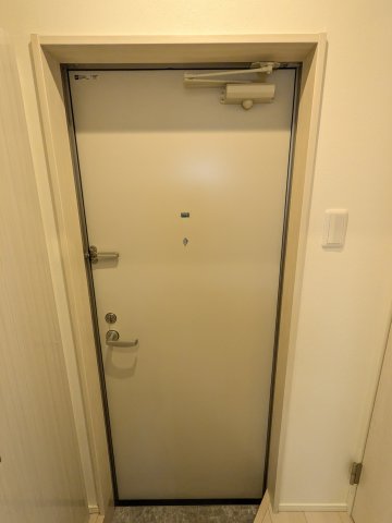 玄関　102号室
