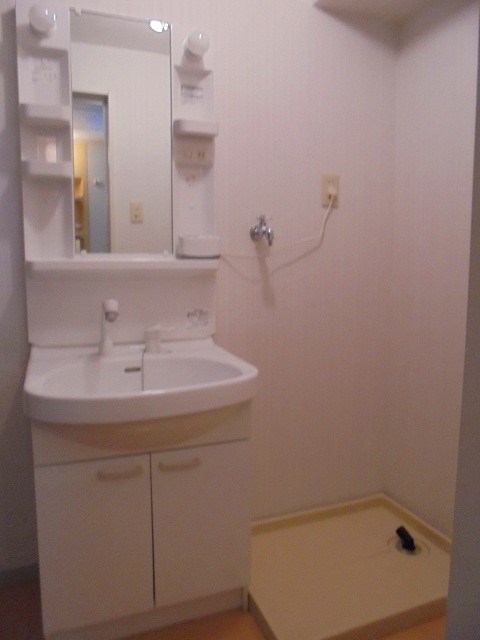 洗面設備　※写真は201号室です（参考）