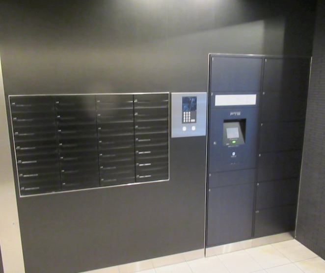 その他共有部分　外出の多い方でも安心の宅配ボックス付き♪