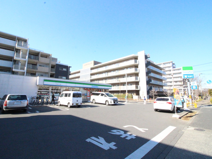 コンビニ　ファミリーマート（コンビニ）まで150m