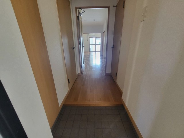 玄関　サンプル写真です。現況優先です。