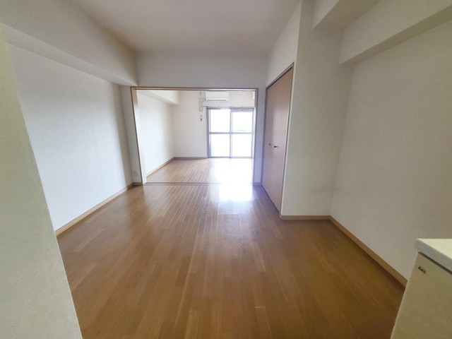 居室・リビング　サンプル写真です。現況優先です。