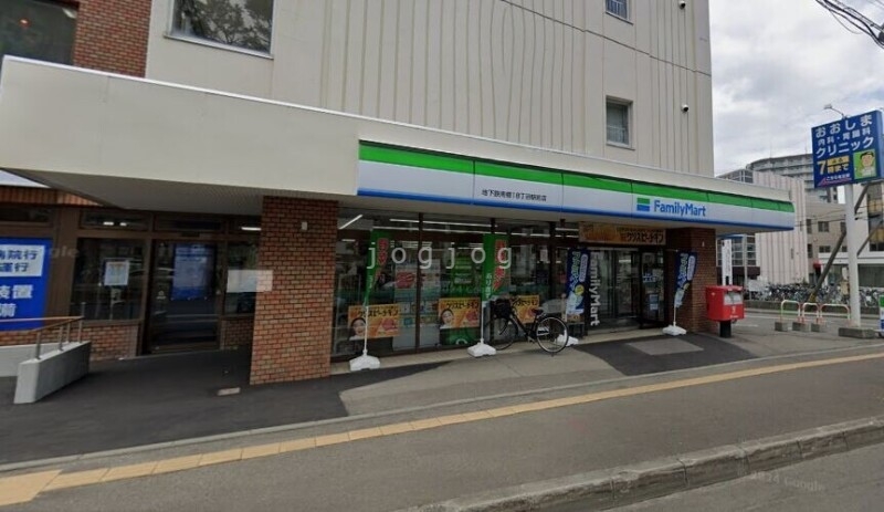 コンビニ　ファミリーマート南郷18丁目店（コンビニ）まで478m