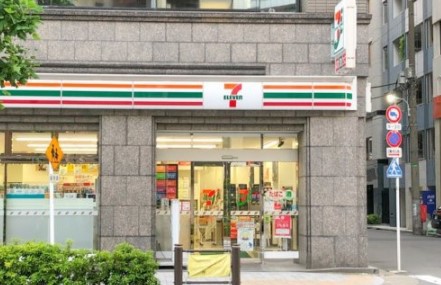 コンビニ　セブン－イレブン馬喰横山駅前店（コンビニ）まで214m