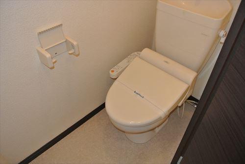 トイレ　温水洗浄便座