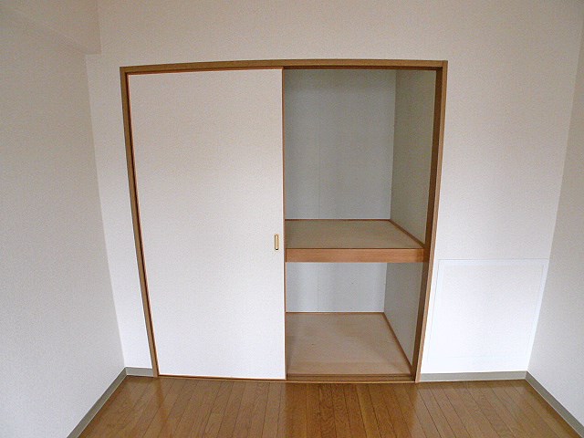 収納　押入れ