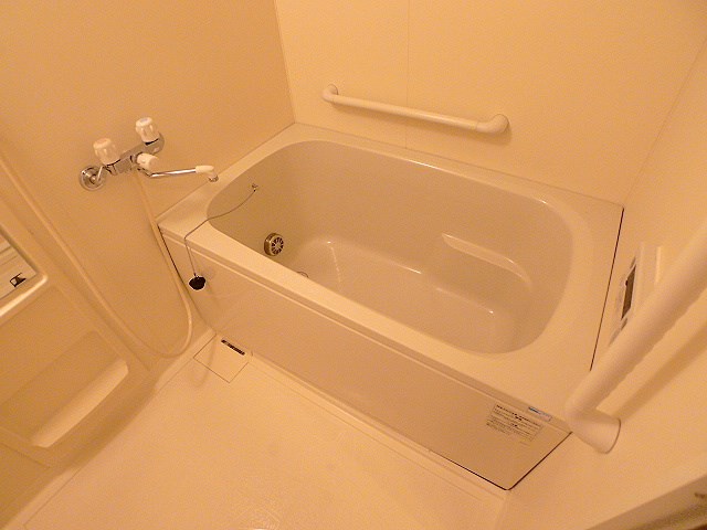 バス・シャワールーム　追い焚き機能付きバス