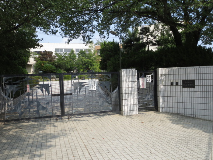 小学校　名古屋市立西山小学校（小学校）まで650m