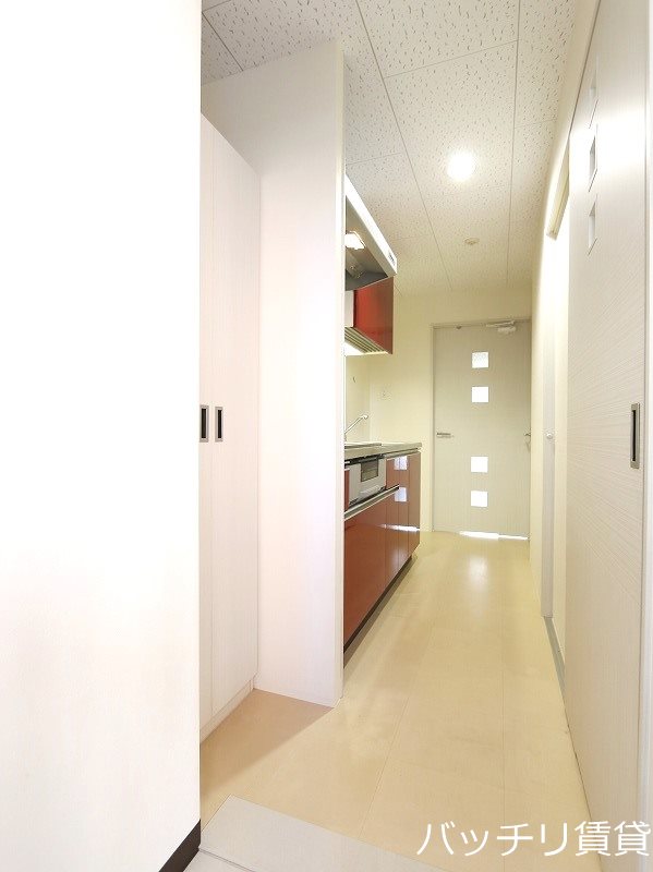 玄関　写真は別号室の為の為、現状優先になります。