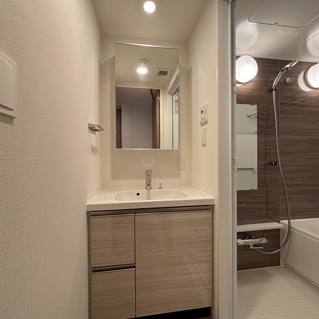 洗面設備　※写真は同タイプ住戸です。