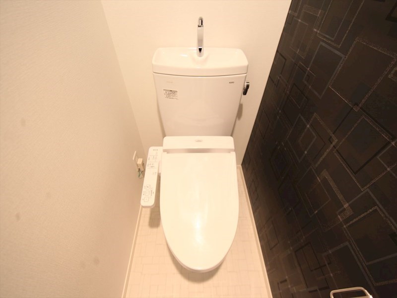 トイレ　温水洗浄暖房便座付トイレ