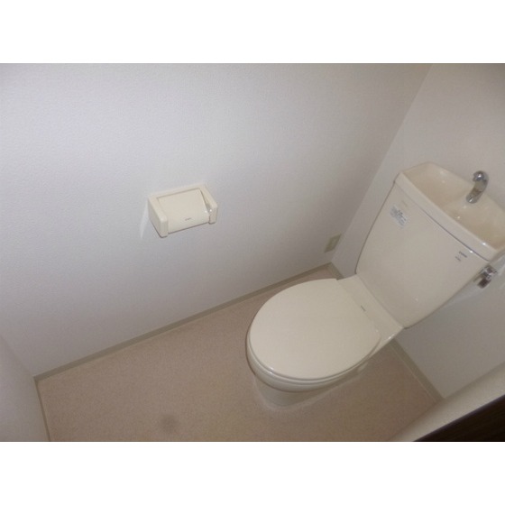 トイレ　反転タイプになります。