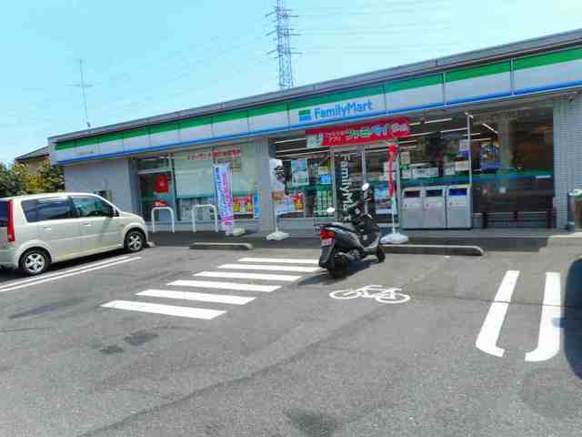 コンビニ　ファミリーマート 八王子滝山町店（コンビニ）まで32m