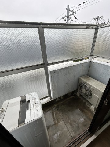 バルコニー　外からの目が気にならないバルコニーで洗濯物が干せます