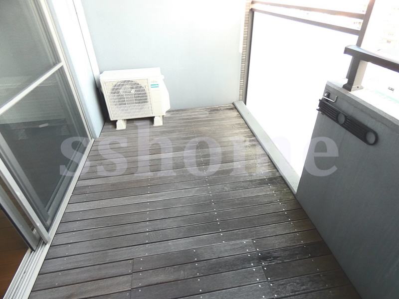 バルコニー　おしゃれなウッドデッキバルコニー☆