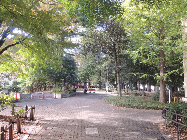 コンビニ　ファミリーマート 東高円寺駅前店（コンビニ）まで450m