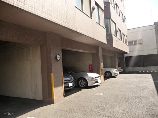 その他　屋根付き駐車場