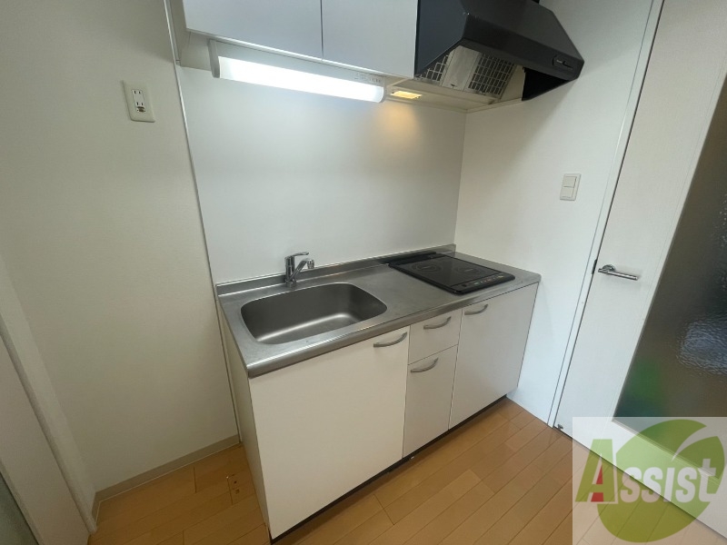 キッチン　ＩＨクッキングヒーターです！お手入れも楽々ですね。