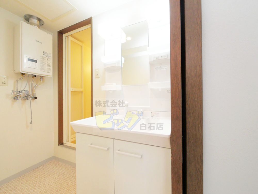 洗面設備　人気の設備シャンプードレッサーを完備しています♪