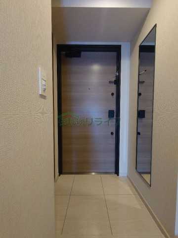 玄関　※参考写真　同タイプ（別部屋）の写真となります。