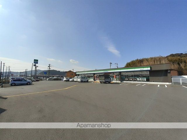 コンビニ　ファミリーマート高知大津店（コンビニ）まで1910m