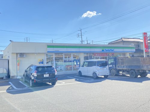 コンビニ　ファミリーマート稲沢前田店（コンビニ）まで81m