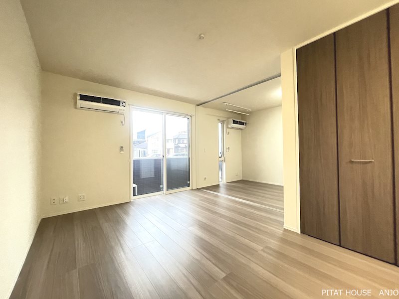 居室・リビング　同物件別部屋