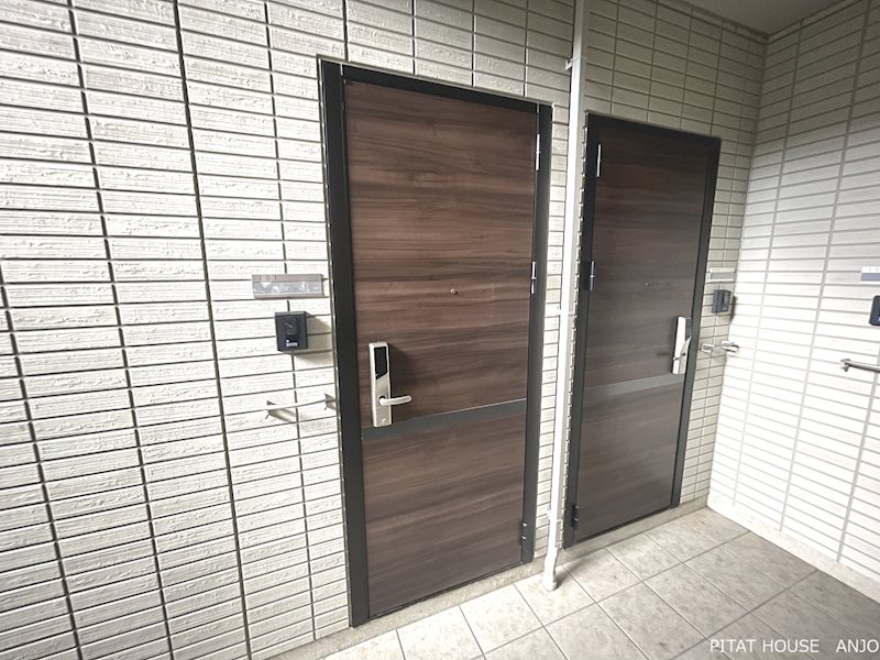 玄関　同物件別部屋