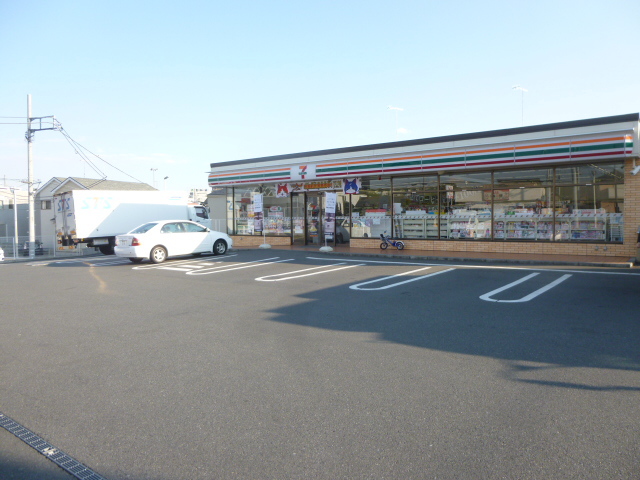 コンビニ　セブン－イレブン伊勢原板戸店（コンビニ）まで561m