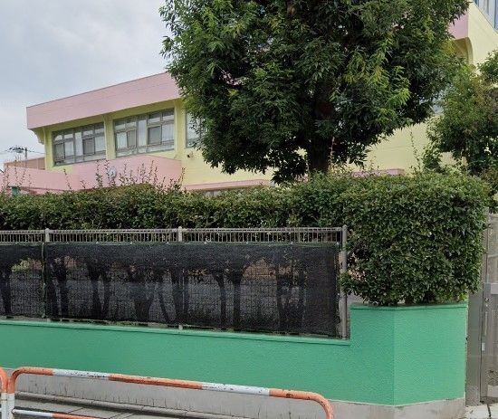 幼稚園・保育園　足立しらゆり保育園（幼稚園・保育園）まで640m