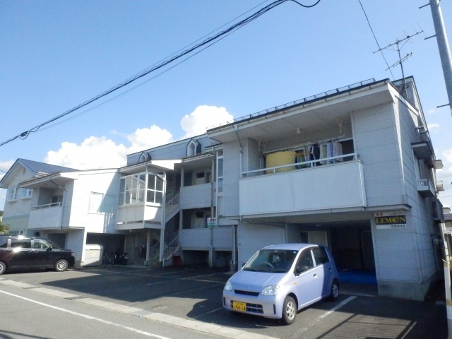 駐車場　建物外観を気になさる方へ、見た目の良い物件です