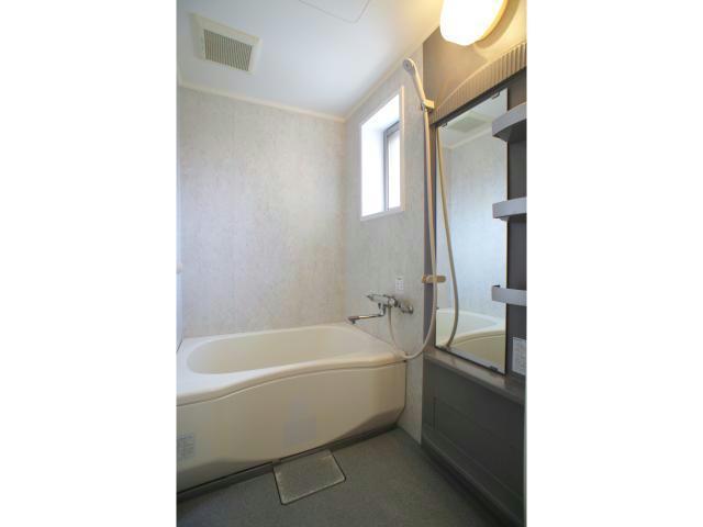 バス・シャワールーム　※写真は別室のもの、内装・設備等異なる場合がございます。